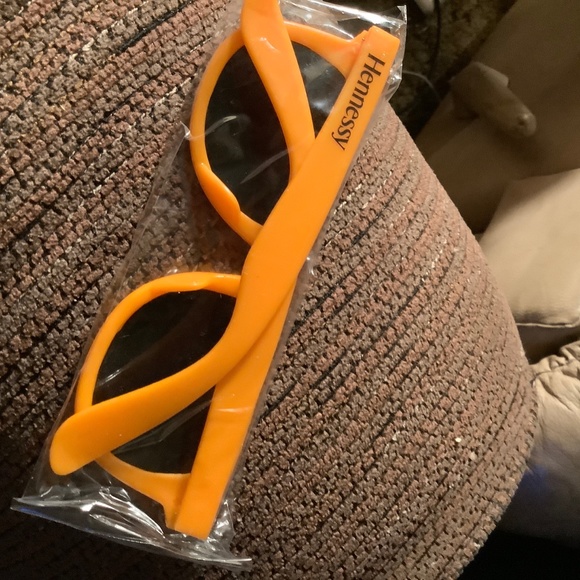 Hennessy sun glasses - Picture 3 of 3